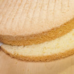 Kuchen backen: Biscuitboden schneiden